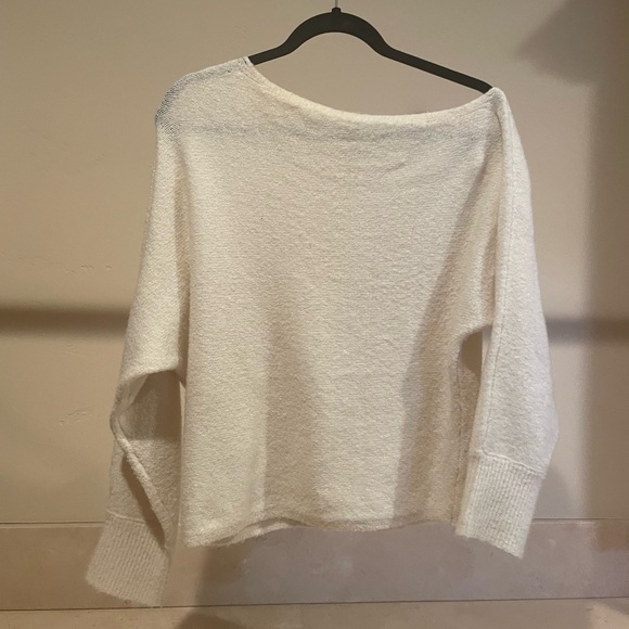 Off shoulder sweater - Picture 1 of 1